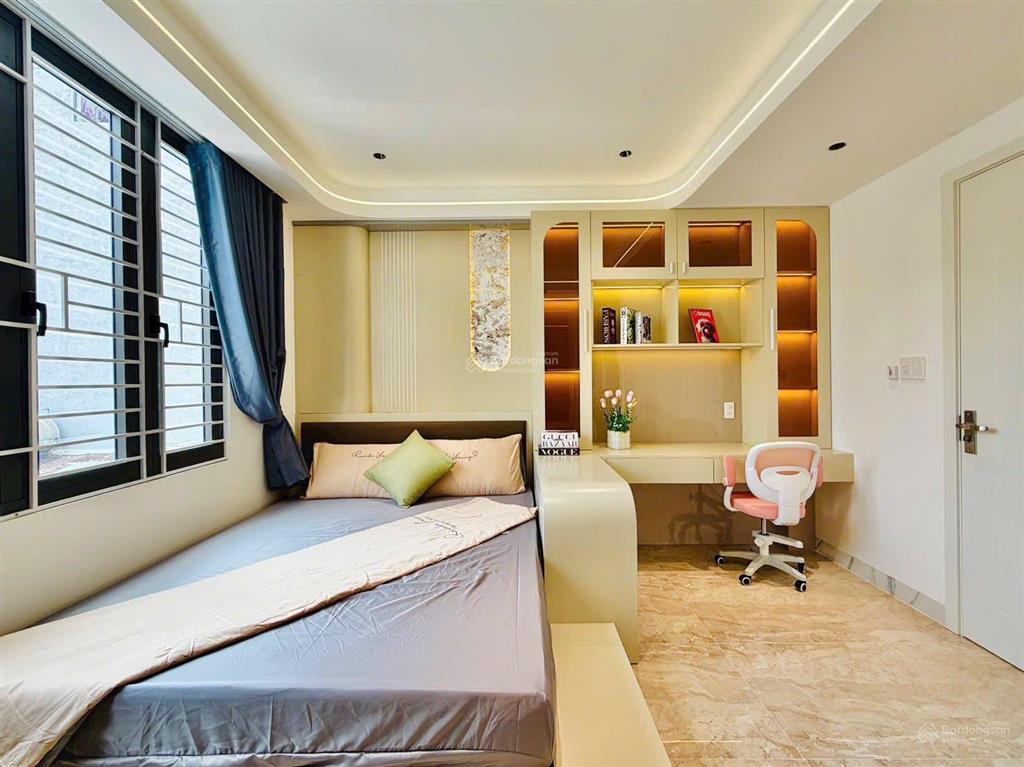 Nhà trung tâm huỳnh văn bánh  chỉ 3 tỷ 590  có thang máy  dòng tiền 22tr/tháng