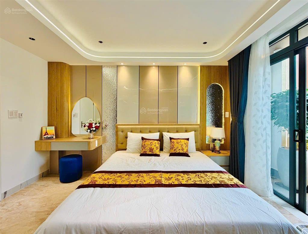 Nhà trung tâm huỳnh văn bánh  chỉ 3 tỷ 590  có thang máy  dòng tiền 22tr/tháng
