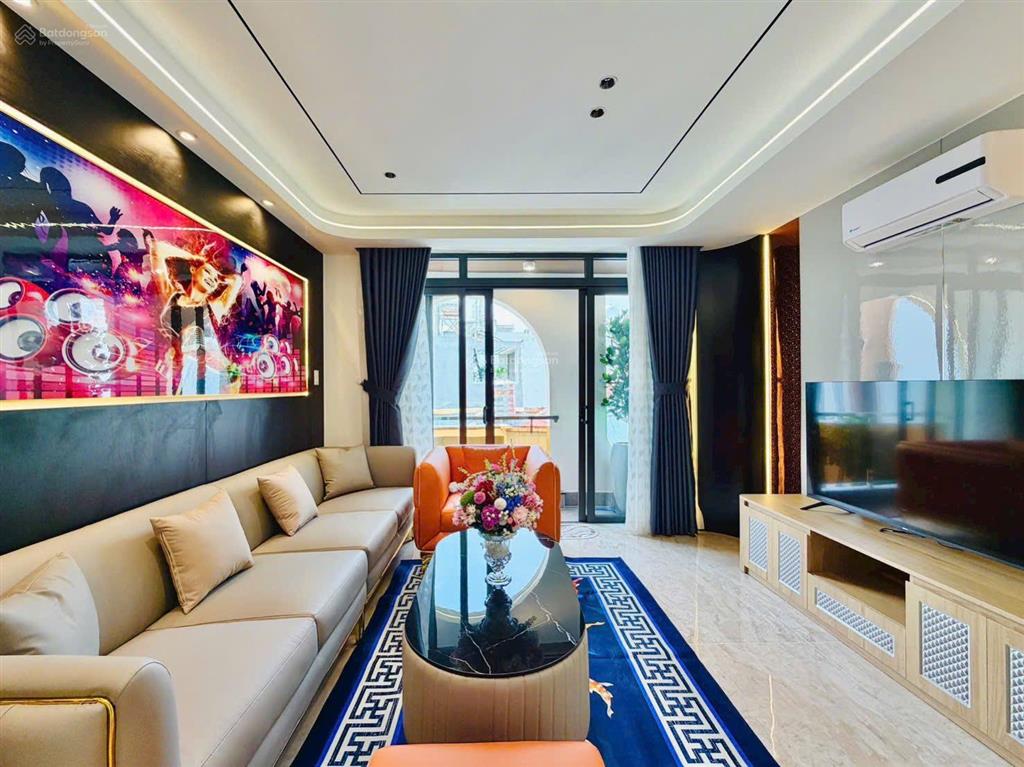 Nhà trung tâm huỳnh văn bánh  chỉ 3 tỷ 590  có thang máy  dòng tiền 22tr/tháng