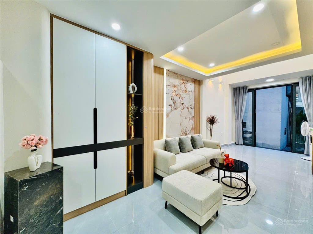 Nhà xinh 5lầu  hẻm 4m hoàng diệu, thủ đức 32m² (4x8m), 4pn, 4wc, ô tô 4 chỗ vô. còn tl. sổ hồng
