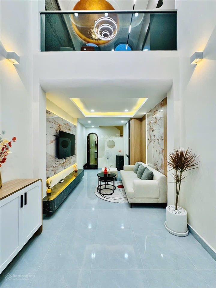 Nhà xinh 5lầu  hẻm 4m hoàng diệu, thủ đức 32m² (4x8m), 4pn, 4wc, ô tô 4 chỗ vô. còn tl. sổ hồng
