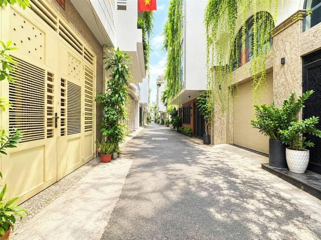 Bán nhà đoàn thị điểm  p. cầu kiệu  3 tầng  giá 3,5 tỷ  shr  công chứng ngay