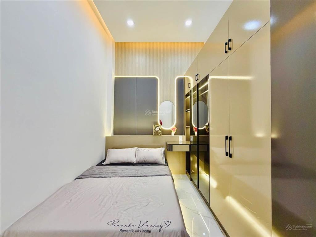 Nhà thật 4 tỷ 5  nhà võ văn tần q3  40m2 (4x10) 2 tầng  hẻm ô tô 8m  shr pl chuẩn