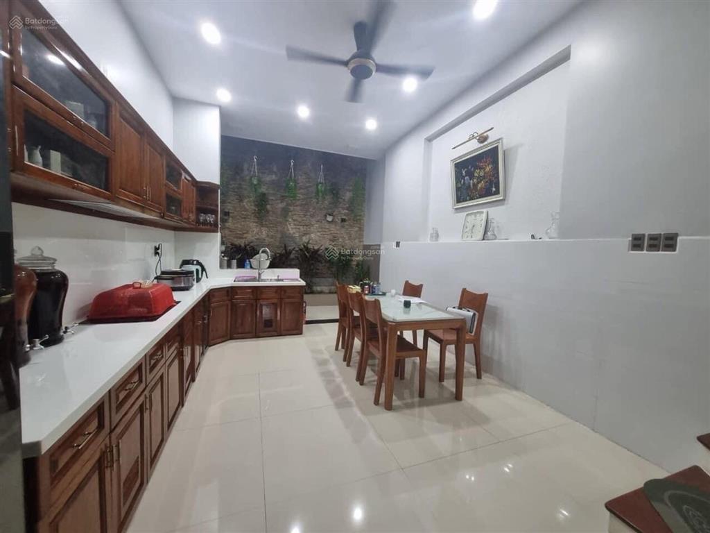 Khu bàn cờ chợ hạnh thông tây, gò vấp, 4x17, 1 trệt, 3 lầu, xe hơi đỗ cửa ngày đêm. 9.7tỷ