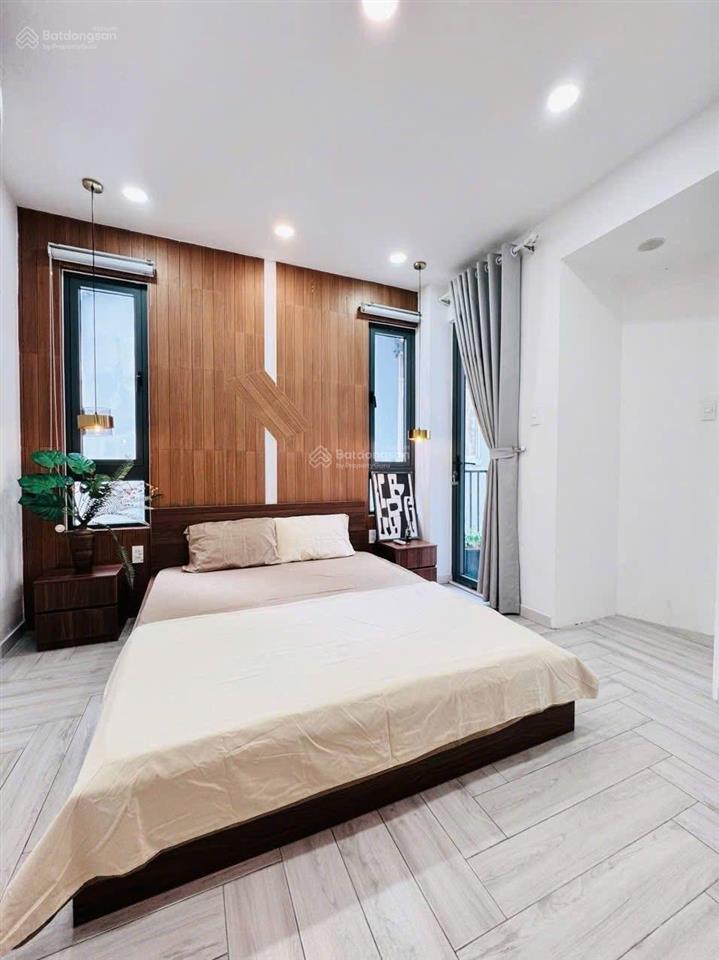 Siêu phẩm 3 tầng ở ngay  nguyễn thái sơn p5  ngay đhcn  chợ gv  4pn  ban công  /shr  5.5 tỷ