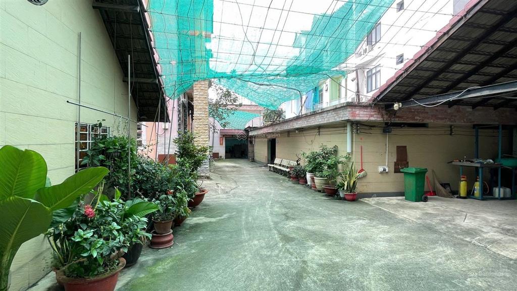 Nhà biệt thự 739m2, có phần dư ở bờ kè không có trên giấy