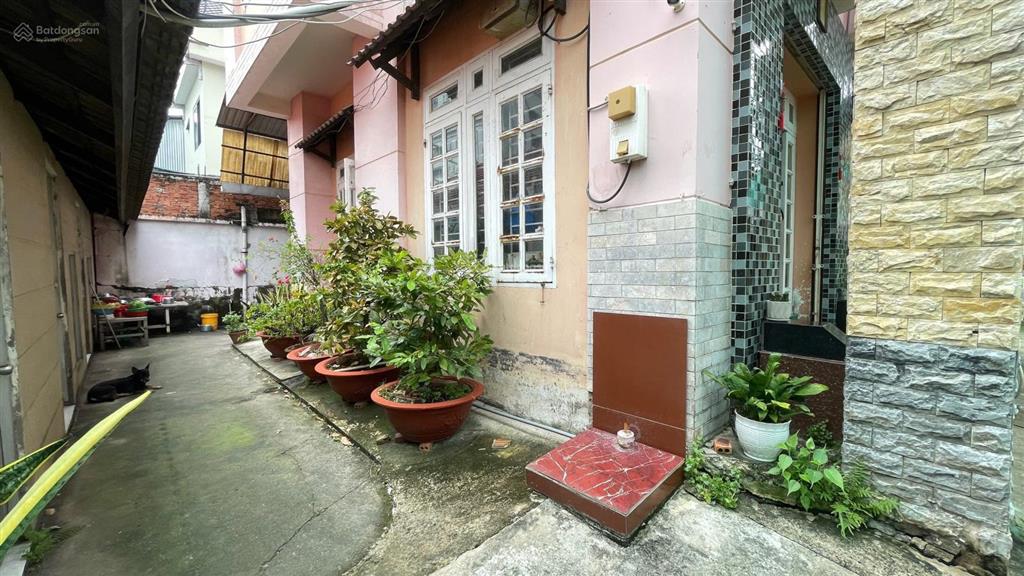 Nhà biệt thự 739m2, có phần dư ở bờ kè không có trên giấy
