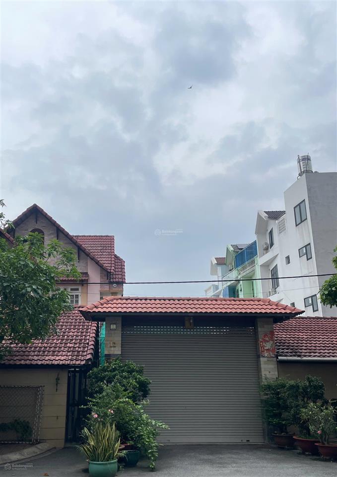 Nhà biệt thự 739m2, có phần dư ở bờ kè không có trên giấy