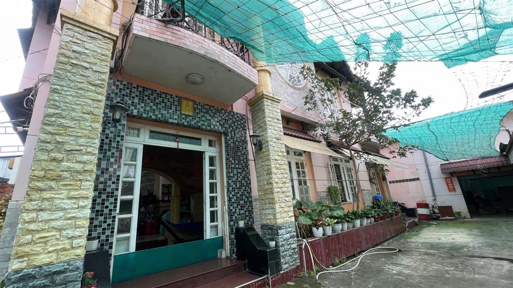 Nhà biệt thự 739m2, có phần dư ở bờ kè không có trên giấy
