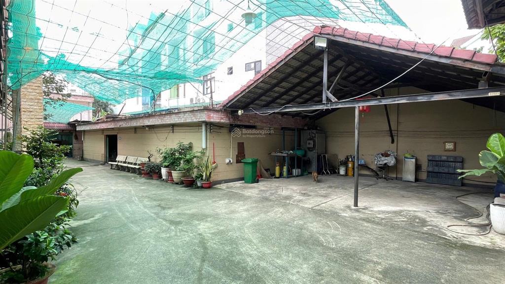 Nhà biệt thự 739m2, có phần dư ở bờ kè không có trên giấy