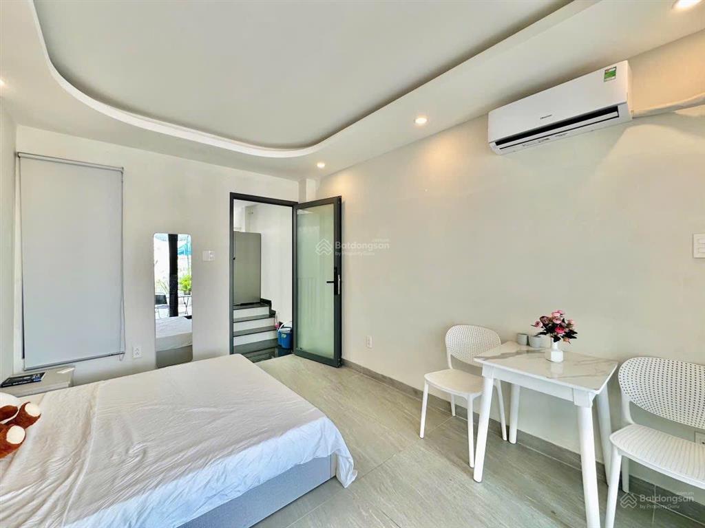 Căn hộ 1pn nguyên tầng 60m2  2 ban công sân vườn  giặt riêng  khu phan xích long giáp quận 1