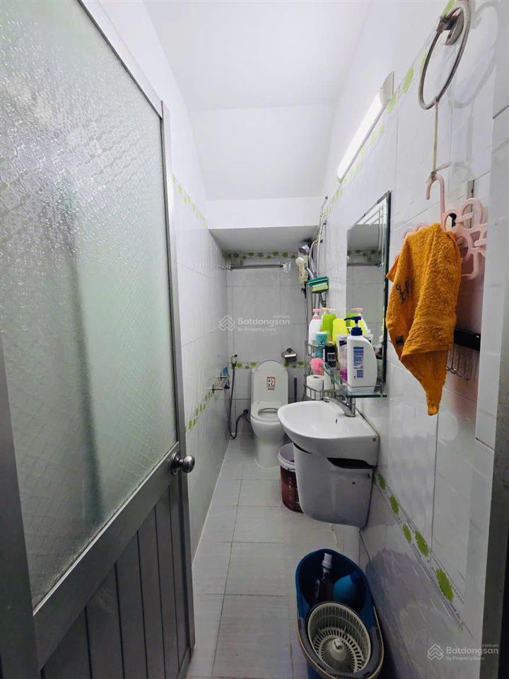 Chủ kẹt bán 2 tỷ 400. nhà 45m2 hẻm 6m nguyễn phúc nguyên. xây 4 tầng, sổ hồng sẵn, gần ga sài gòn