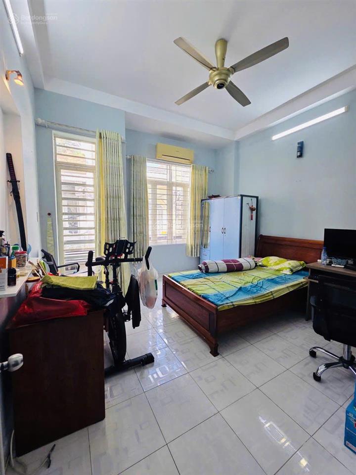 Chủ kẹt bán 2 tỷ 400. nhà 45m2 hẻm 6m nguyễn phúc nguyên. xây 4 tầng, sổ hồng sẵn, gần ga sài gòn