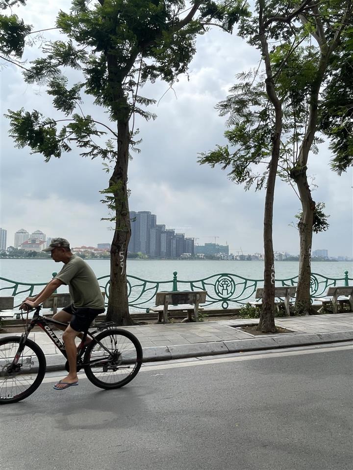 Nhật chiêu hàng hiếm 1 nhà ra hồ tây