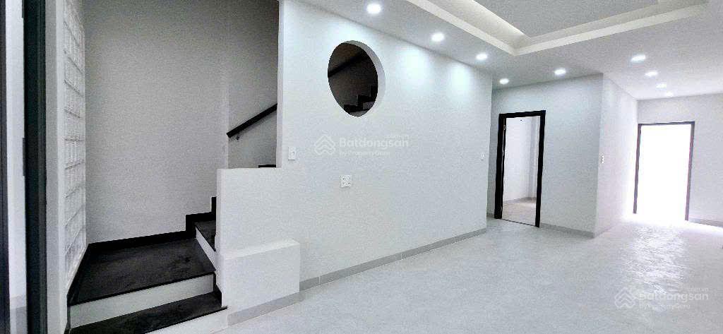 Nhà mới 3tầng  hxh 4m  76m2(4.7x17)  quốc lộ 13  kế vạn phúc city  p. hbp thủ đức  giá 6.9tỷ