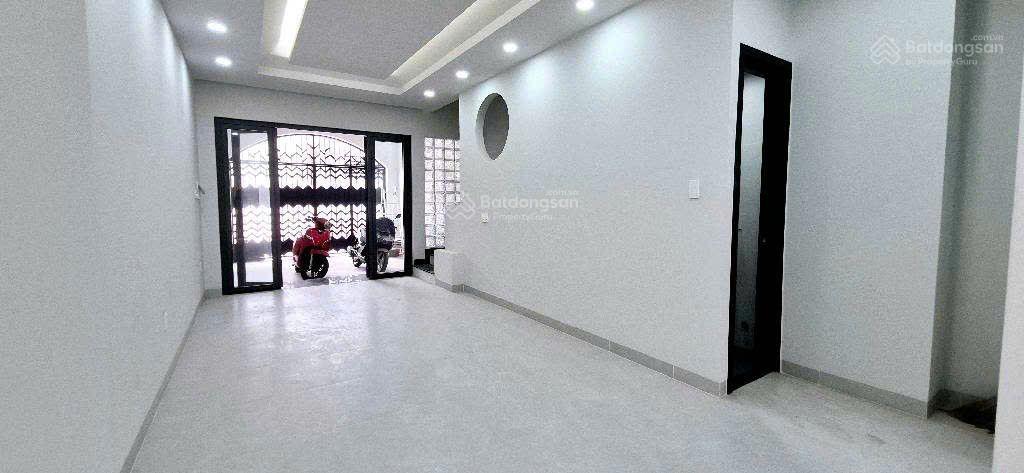 Nhà mới 3tầng  hxh 4m  76m2(4.7x17)  quốc lộ 13  kế vạn phúc city  p. hbp thủ đức  giá 6.9tỷ