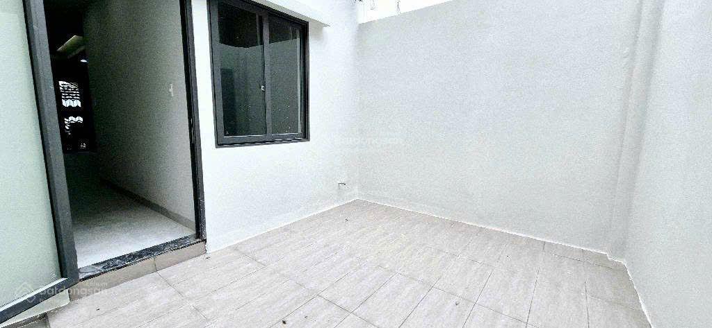 Nhà mới 3tầng  hxh 4m  76m2(4.7x17)  quốc lộ 13  kế vạn phúc city  p. hbp thủ đức  giá 6.9tỷ