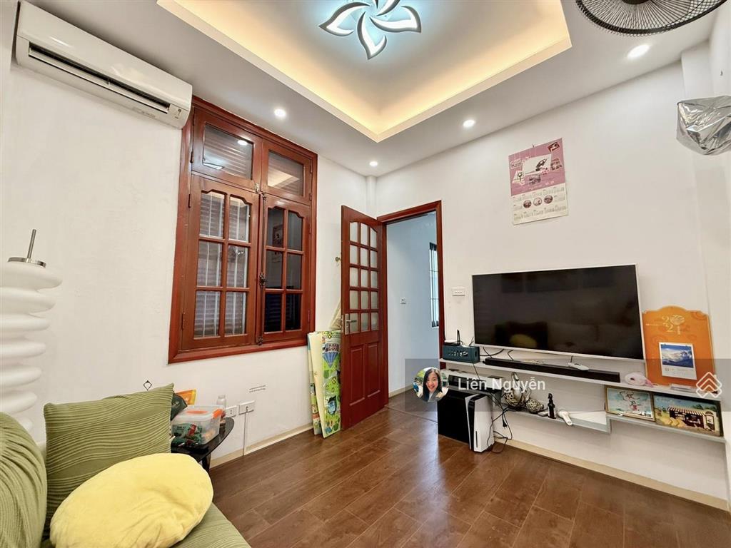 Bán nhà lê đại hành, 25m2, 5 tầng 3 phòng ngủ, mặt tiền 3.3m, giá nhỉnh 8 tỉ, ngõ rộng thoáng
