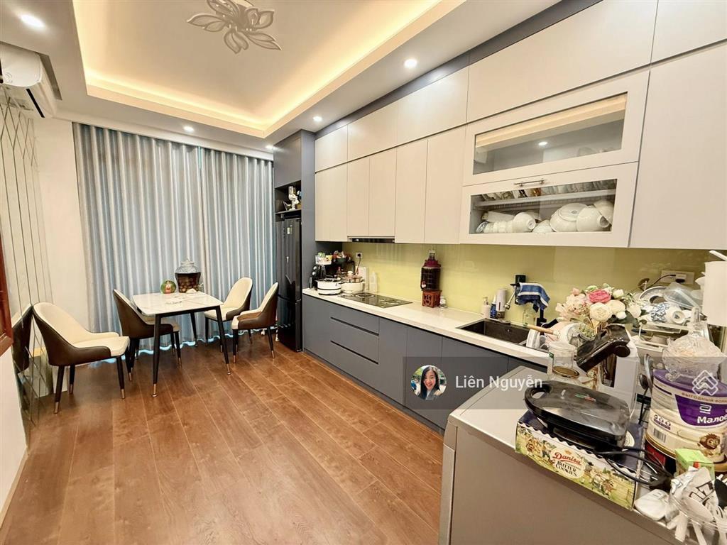 Bán nhà lê đại hành, 25m2, 5 tầng 3 phòng ngủ, mặt tiền 3.3m, giá nhỉnh 8 tỉ, ngõ rộng thoáng