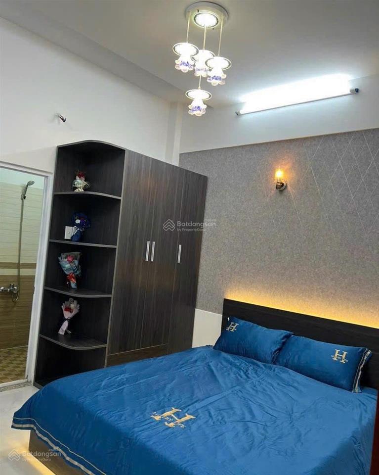 Chủ đi nước ngoài cần bán gấp nhà đường huỳnh văn bánh,phú nhuận cách chợ phú nhuận 500m,dt 45,8m2