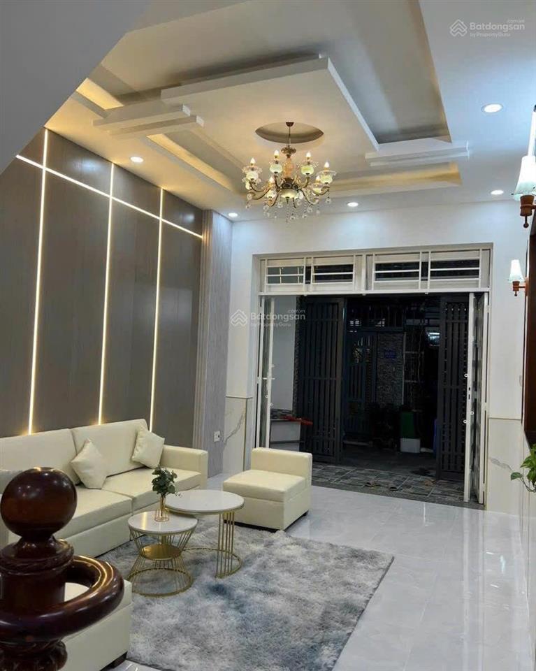Chủ đi nước ngoài cần bán gấp nhà đường huỳnh văn bánh,phú nhuận cách chợ phú nhuận 500m,dt 45,8m2