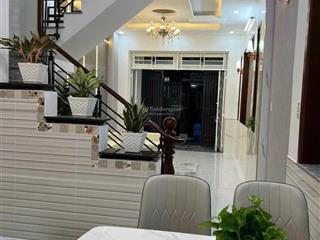 Chủ đi nước ngoài cần bán gấp nhà đường huỳnh văn bánh,phú nhuận cách chợ phú nhuận 500m,dt 45,8m2