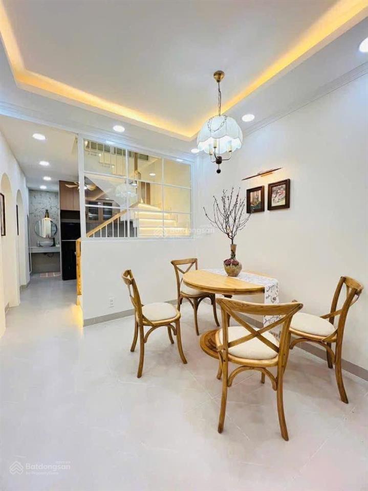 Cần bán gấp nhà đường cô giang , quận 1 giá 3tỷ420 gần nút giao ra cầu ông lãnh, diện tích 42m2