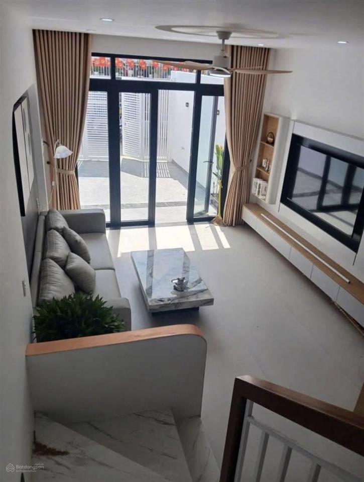 Bán gấp nhà đường thích quảng đức,quận phú nhuận,diện tích 45m2 ,cách chợ phú nhuận tầm 500m,shr