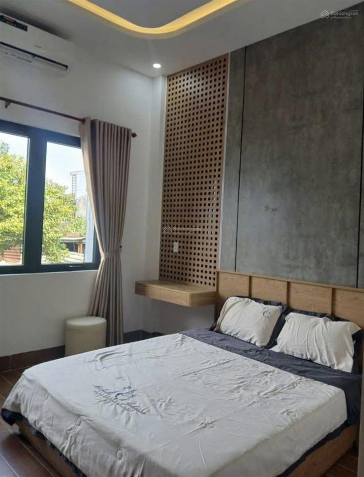 Bán gấp nhà đường thích quảng đức,quận phú nhuận,diện tích 45m2 ,cách chợ phú nhuận tầm 500m,shr