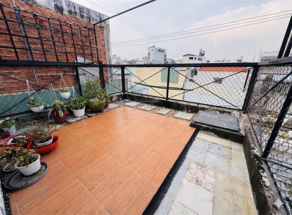 Cần tiền bán gấp nhà đường phùng văn cung ,quận phú nhuận ,gần bv hoàn mỹ,dt 40m2,giá 1tỷ650,shr