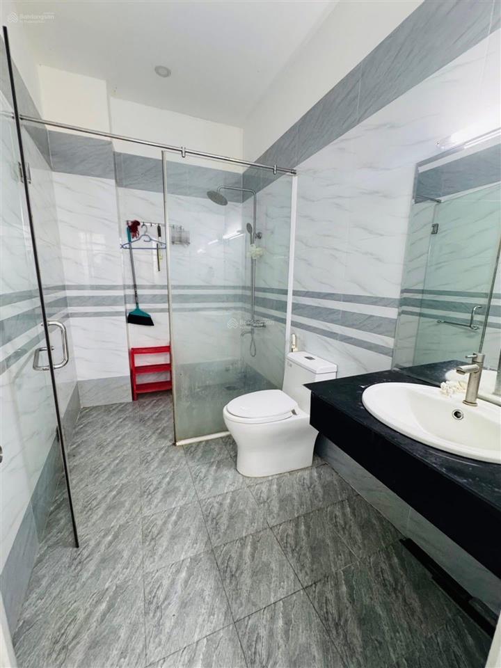 Cần tiền bán gấp nhà đường phùng văn cung ,quận phú nhuận ,gần bv hoàn mỹ,dt 40m2,giá 1tỷ650,shr