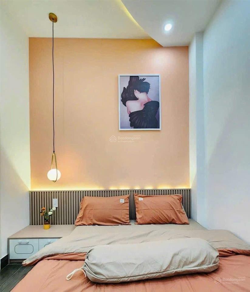 Bán gấp nhà tôn đản ,quận 4 , nhà gần chợ,xung quanh có trường đại học,dt 56m2,giá 3tỷ290.shr