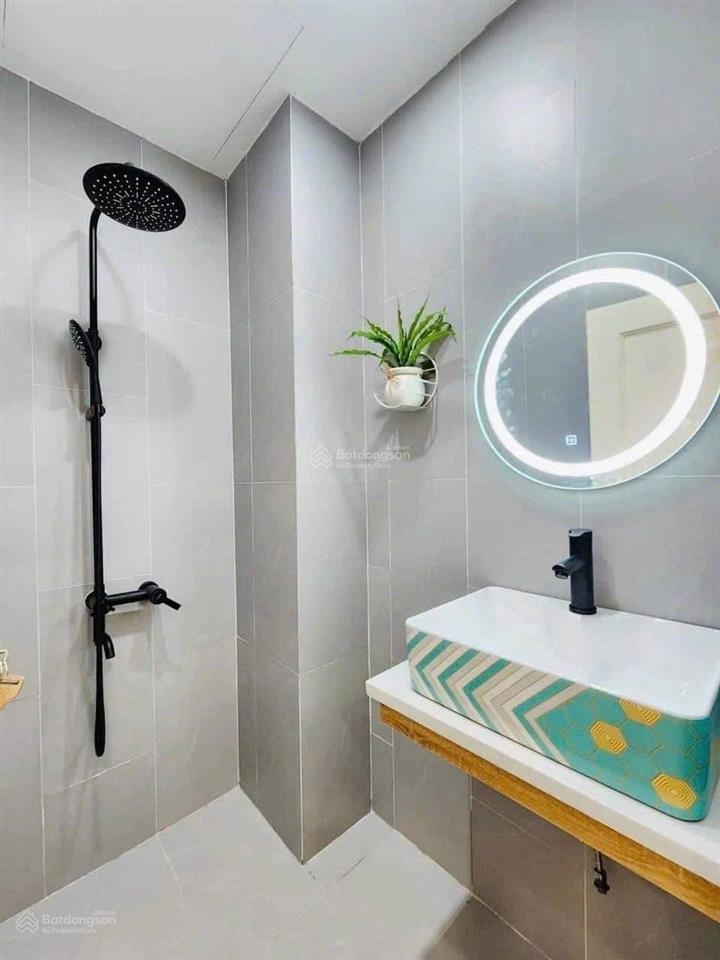Bán gấp nhà tôn đản ,quận 4 , nhà gần chợ,xung quanh có trường đại học,dt 56m2,giá 3tỷ290.shr