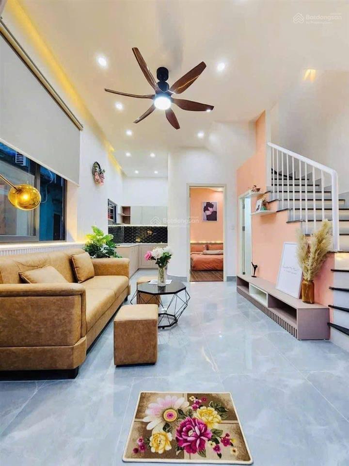 Bán gấp nhà tôn đản ,quận 4 , nhà gần chợ,xung quanh có trường đại học,dt 56m2,giá 3tỷ290.shr