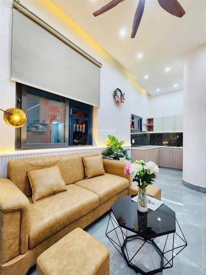 Bán gấp nhà tôn đản ,quận 4 , nhà gần chợ,xung quanh có trường đại học,dt 56m2,giá 3tỷ290.shr
