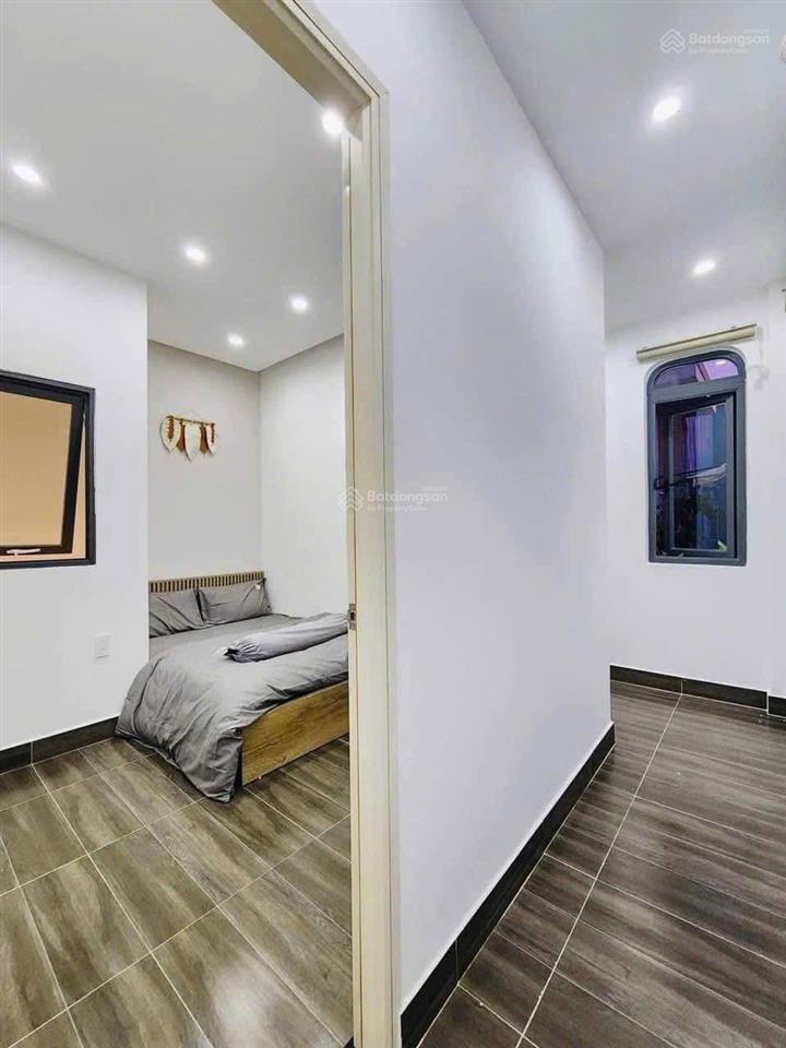 Bán gấp nhà tôn đản ,quận 4 , nhà gần chợ,xung quanh có trường đại học,dt 56m2,giá 3tỷ290.shr