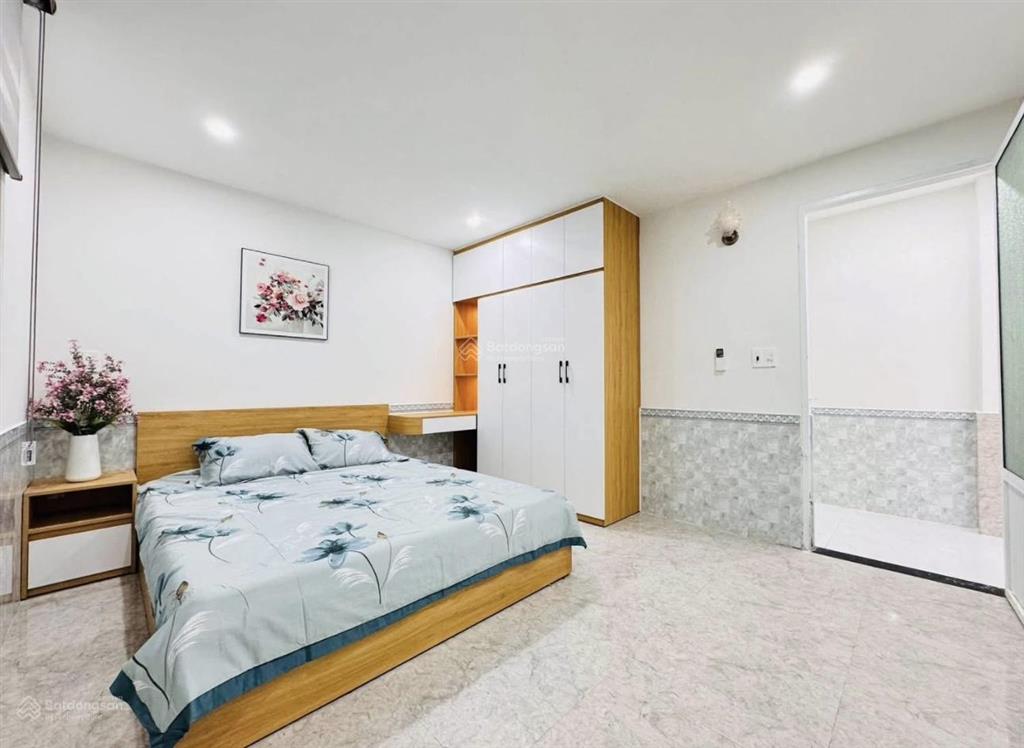 Chủ đi xa cần bán gấp nhà đường trần văn dư, quận tân bình, nhà gần sân bay, dt 50m2, shr