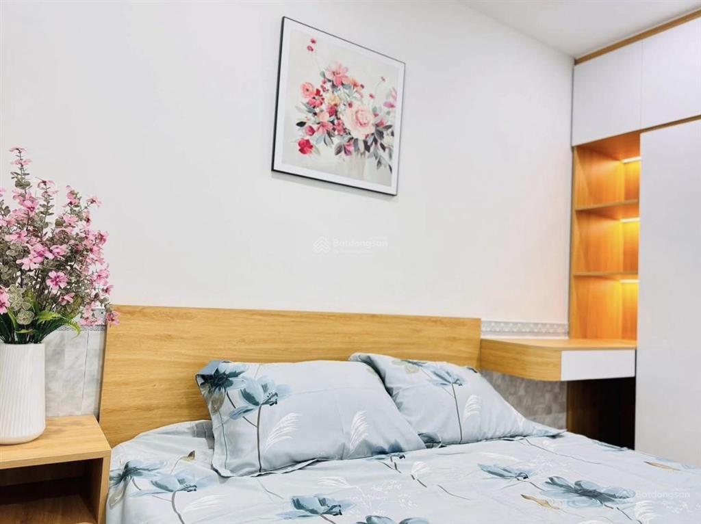 Chủ đi xa cần bán gấp nhà đường trần văn dư, quận tân bình, nhà gần sân bay, dt 50m2, shr