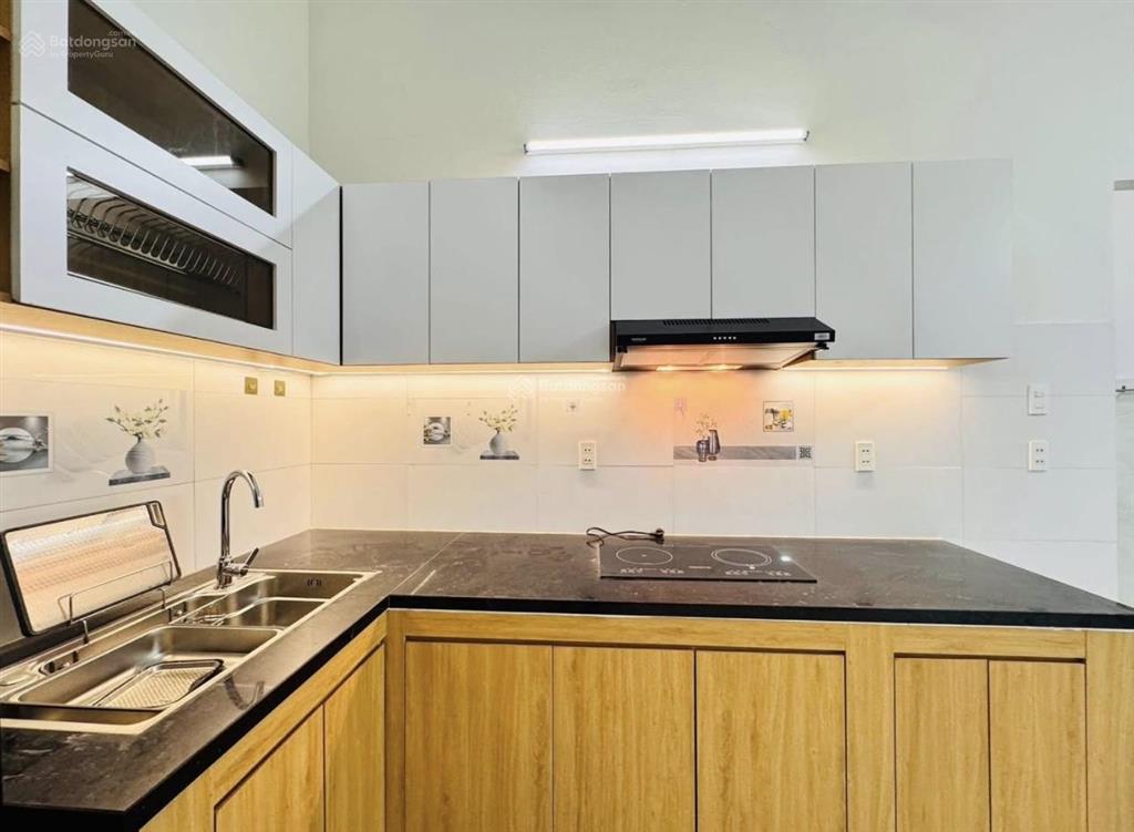 Chủ đi xa cần bán gấp nhà đường trần văn dư, quận tân bình, nhà gần sân bay, dt 50m2, shr