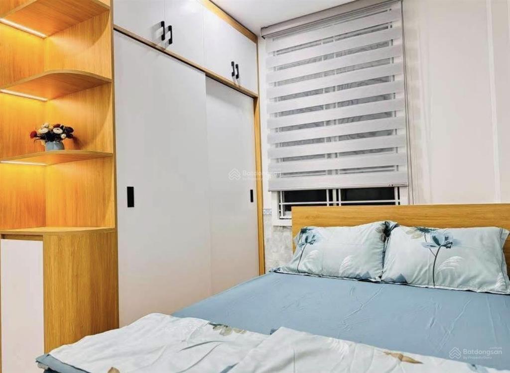 Chủ đi xa cần bán gấp nhà đường trần văn dư, quận tân bình, nhà gần sân bay, dt 50m2, shr