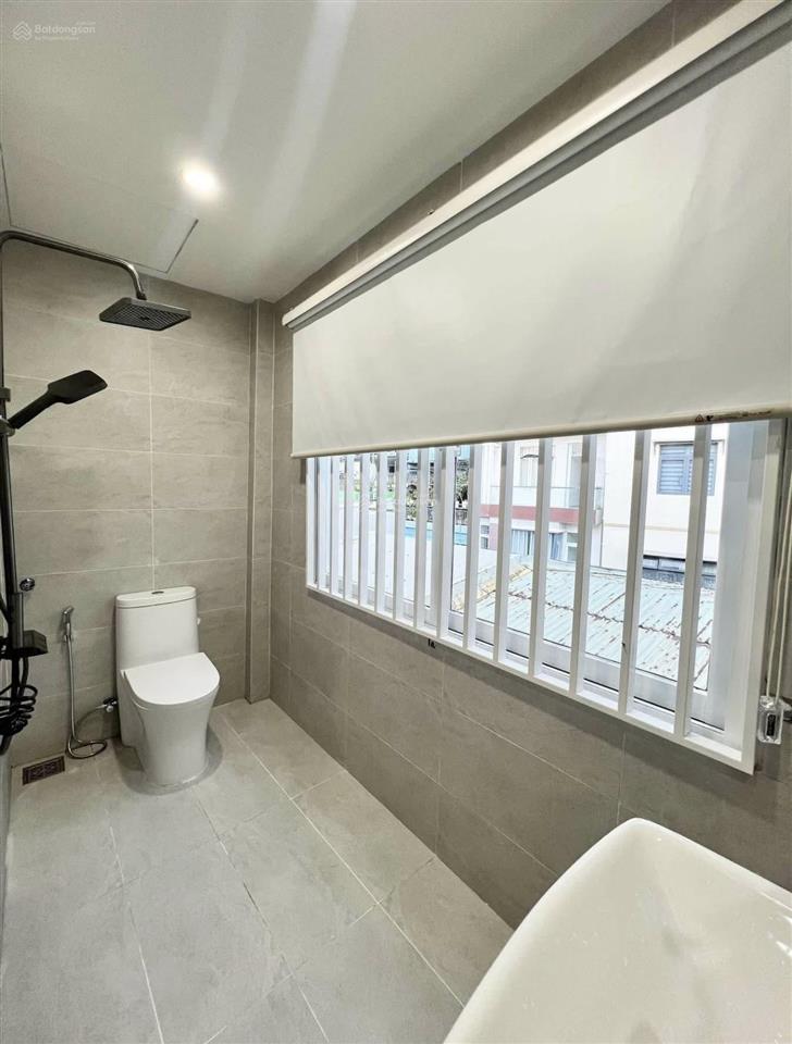 Bán gấp nhà đường trường sa,quận tân bình ,nhà gần chợ cách 300m,dt 48m2,giá 2tỷ290,shr