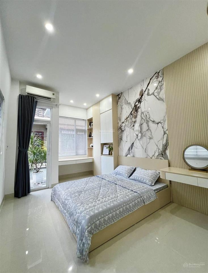 Bán gấp nhà đường trường sa,quận tân bình ,nhà gần chợ cách 300m,dt 48m2,giá 2tỷ290,shr