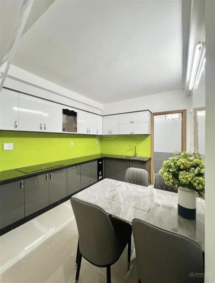 Bán gấp nhà đường trường sa,quận tân bình ,nhà gần chợ cách 300m,dt 48m2,giá 2tỷ290,shr