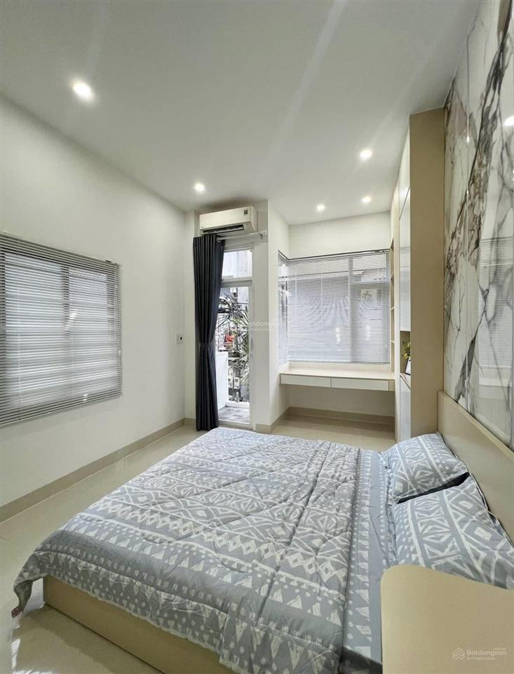 Bán gấp nhà đường trường sa,quận tân bình ,nhà gần chợ cách 300m,dt 48m2,giá 2tỷ290,shr