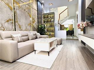 Bán gấp nhà đường trường sa,quận tân bình ,nhà gần chợ cách 300m,dt 48m2,giá 2tỷ290,shr