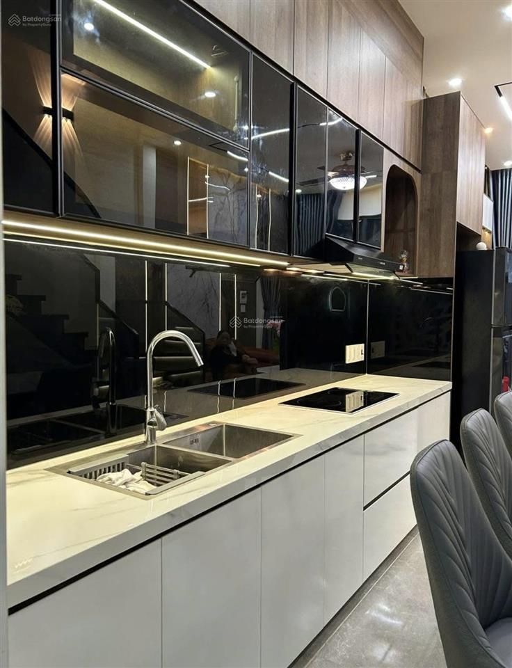 Cần bán gấp nhà đường nguyễn kiệm,quận phú nhuận ,dt 47m2,gần công viên,gần bvien,giá 1tỷ750,shr