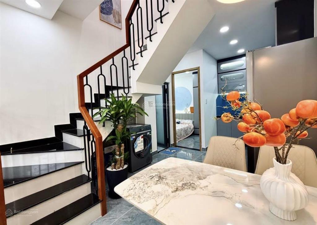 Bán gấp nhà đường nguyễn thị minh khai,quận 3 ,vị trí đẹp khu vực gần tttp,dt 48m2,giá 2tỷ980,shr