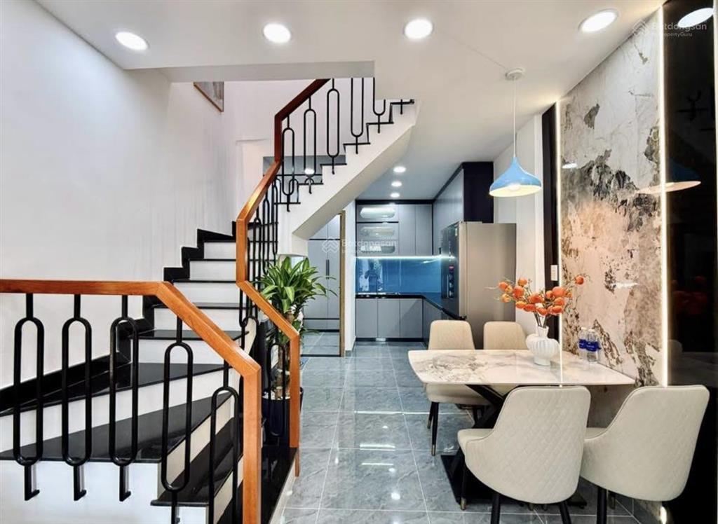 Bán gấp nhà đường nguyễn thị minh khai,quận 3 ,vị trí đẹp khu vực gần tttp,dt 48m2,giá 2tỷ980,shr