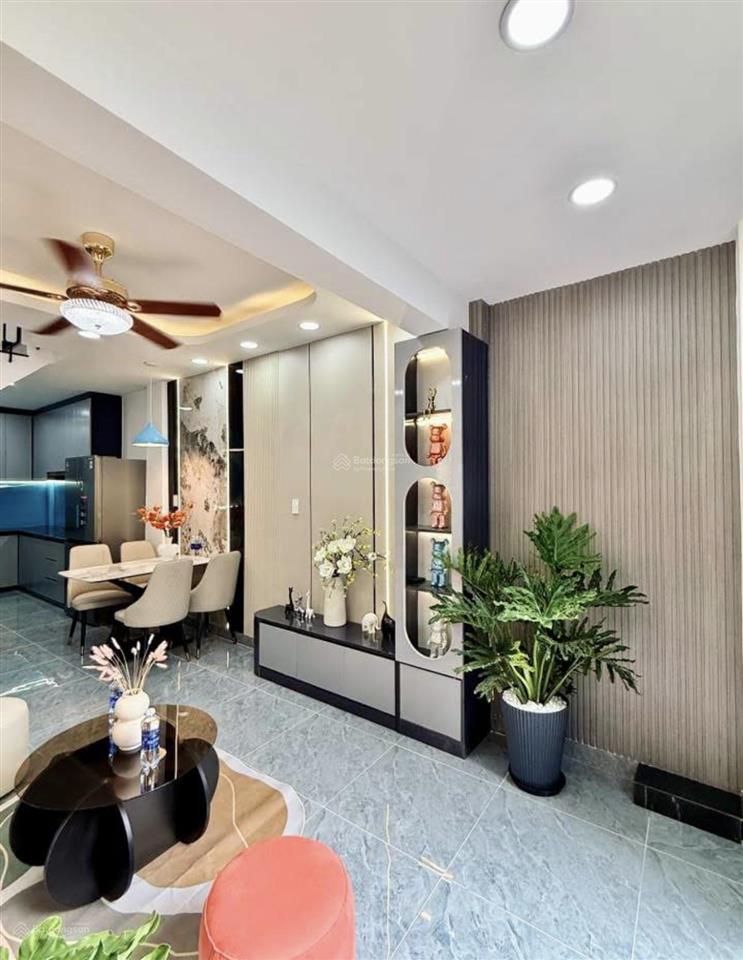 Bán gấp nhà đường nguyễn thị minh khai,quận 3 ,vị trí đẹp khu vực gần tttp,dt 48m2,giá 2tỷ980,shr