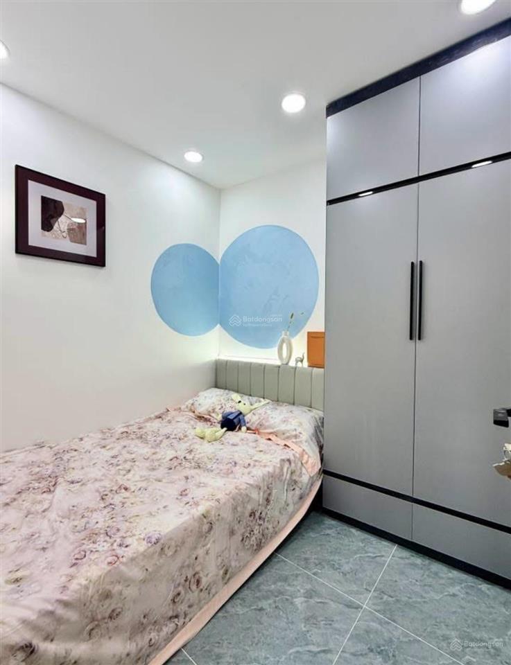 Bán gấp nhà đường nguyễn thị minh khai,quận 3 ,vị trí đẹp khu vực gần tttp,dt 48m2,giá 2tỷ980,shr